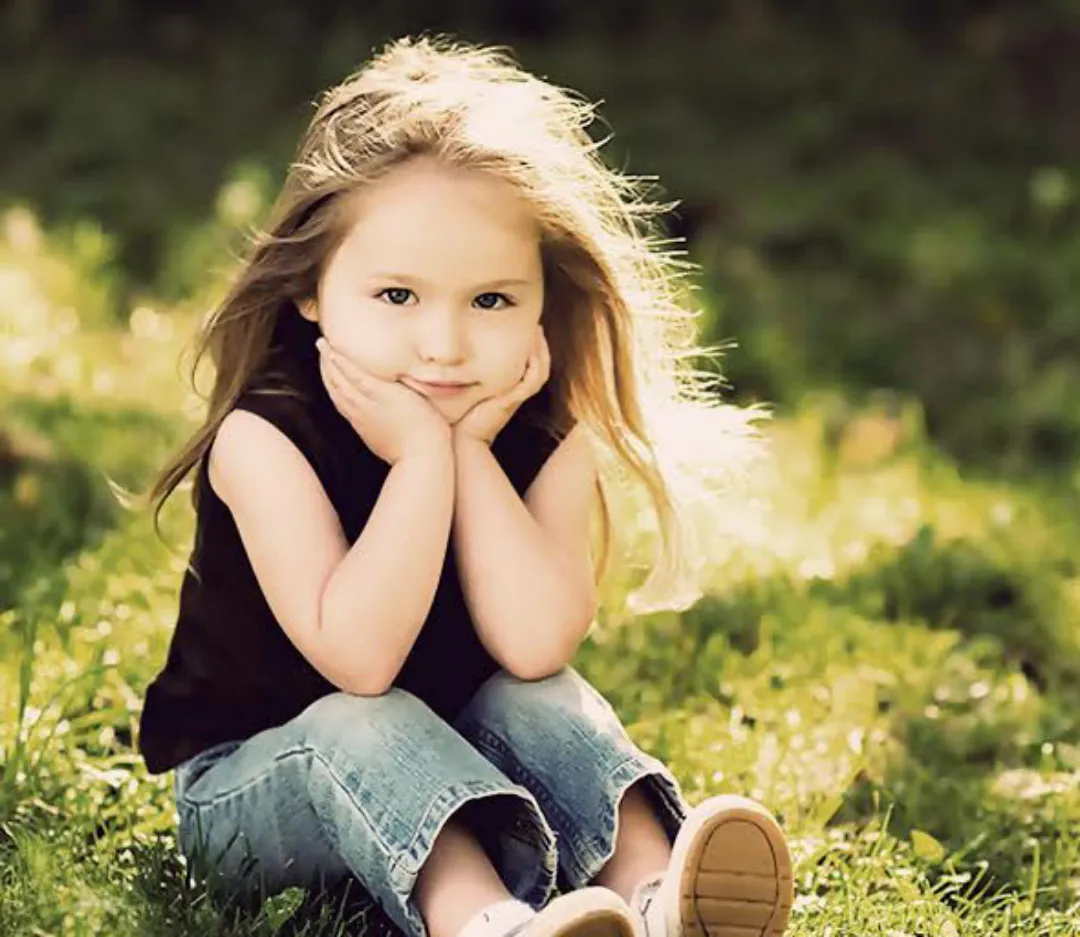 Cute little baby wallpaper hd.
