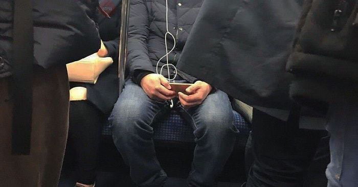 Fallen earphone makes musical note
