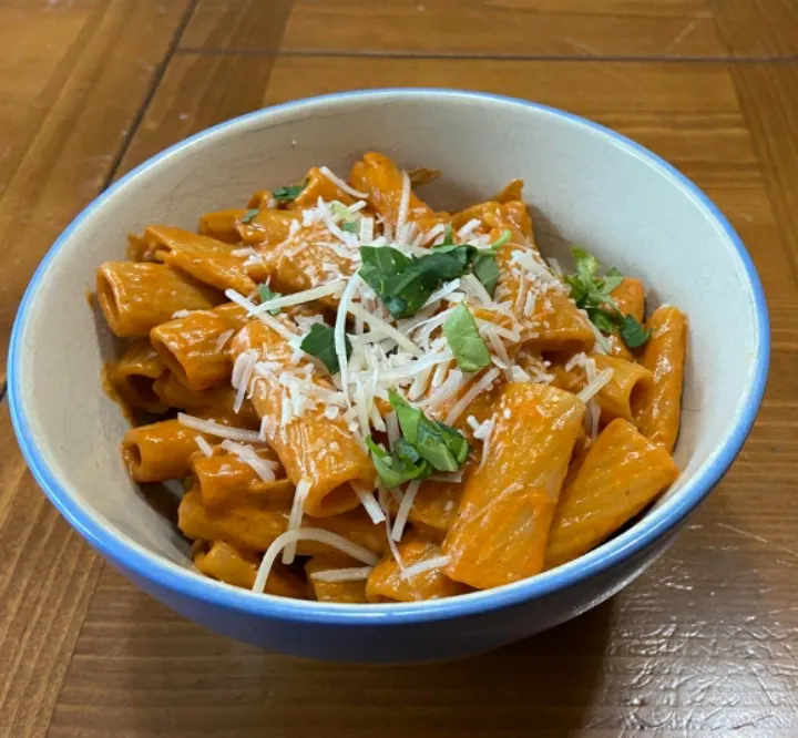 Rigatoni with vodka sause